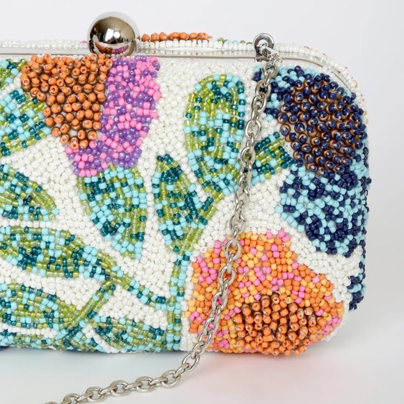 Multi-beaded clutch - Picture 2 of 16